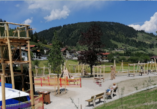 Der Motorikpark mit Sprungturm