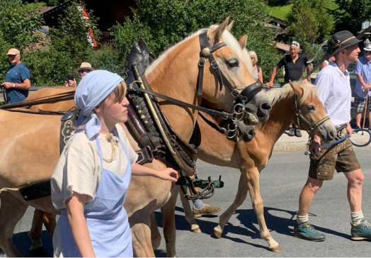 Of course, horses should not be missing at the valley festival