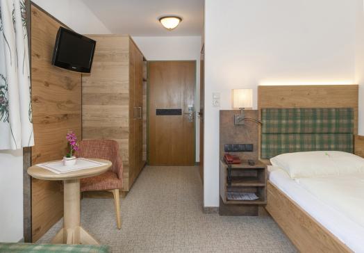 Gemütliches Einzelzimmer im Landhotel Tirolerhof in Oberau in der Wildschönau in Tirol