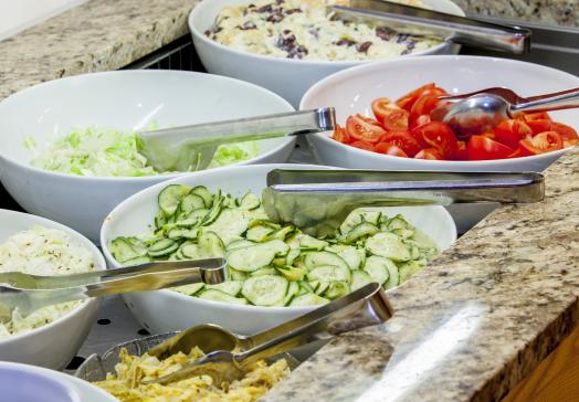 Täglich bieten wir Ihnen ein umfangreiches Salatbuffet