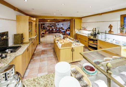 Bedienen Sie sich beim umfangreichen Frühstücksbuffet des Landhotels Tirolerhof in Wildschönau.