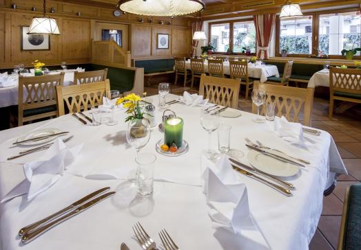 In unserer Kircherstube im Restaurant des Landhotel Tirolerhof können Sie gemeinsam mit Ihren Liebsten gemütliche Stunden verbringen