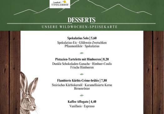 Desserts der Wildwoche 2026 im Landhotel Tirolerhof mit Kaffee Affogato, Spekulatius-Eis mit Glühwein-Zwetschken, Pistazien-Tartelette mit Himbeeren und flambierter Kürbis-Crème-brûlée.