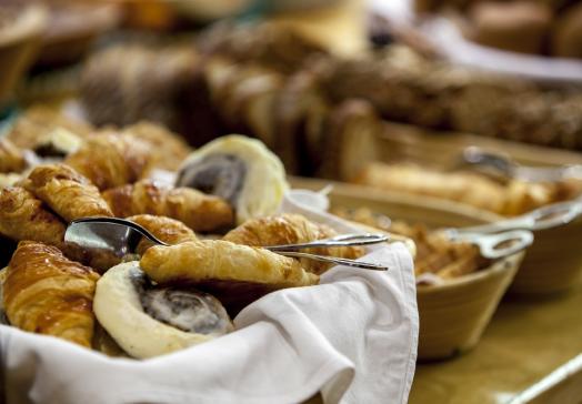 For an optimal start to the day, the Landhotel Tirolerhof offers a varied breakfast buffet.
