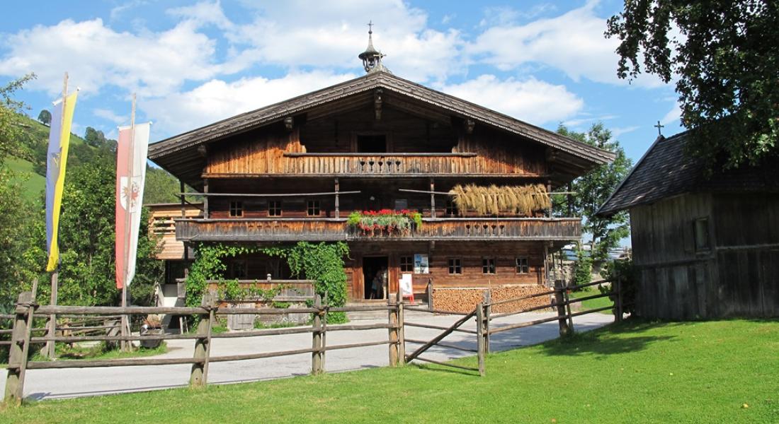 Bergbauernmuseum z’Bach in der Wildschönau mit traditionellem Tiroler Bauernhaus – Ausflugsziel nahe Landhotel Tirolerhof