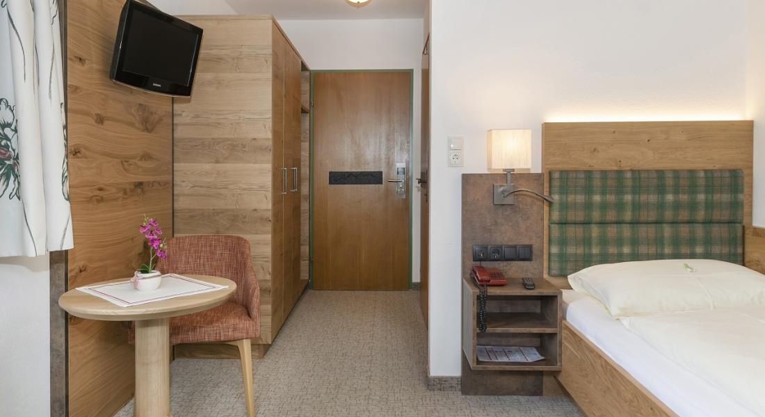 Gemütliches Einzelzimmer im Landhotel Tirolerhof in Oberau in der Wildschönau in Tirol