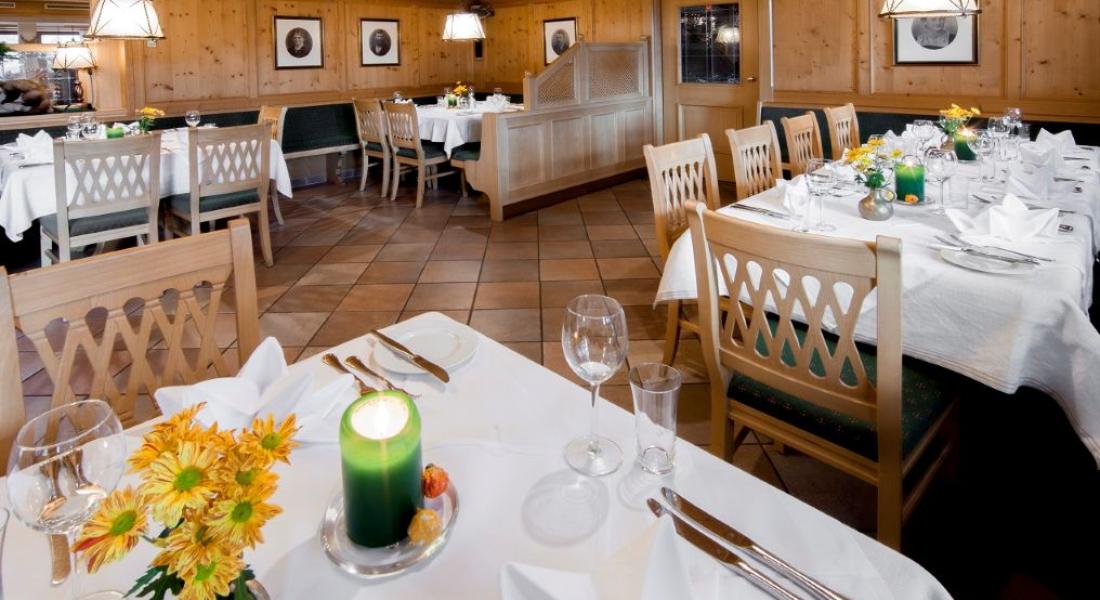 Enjoy the cozy atmosphere of the Kircher Stube in the à la carte restaurant of the Landhotel Tirolerhof.